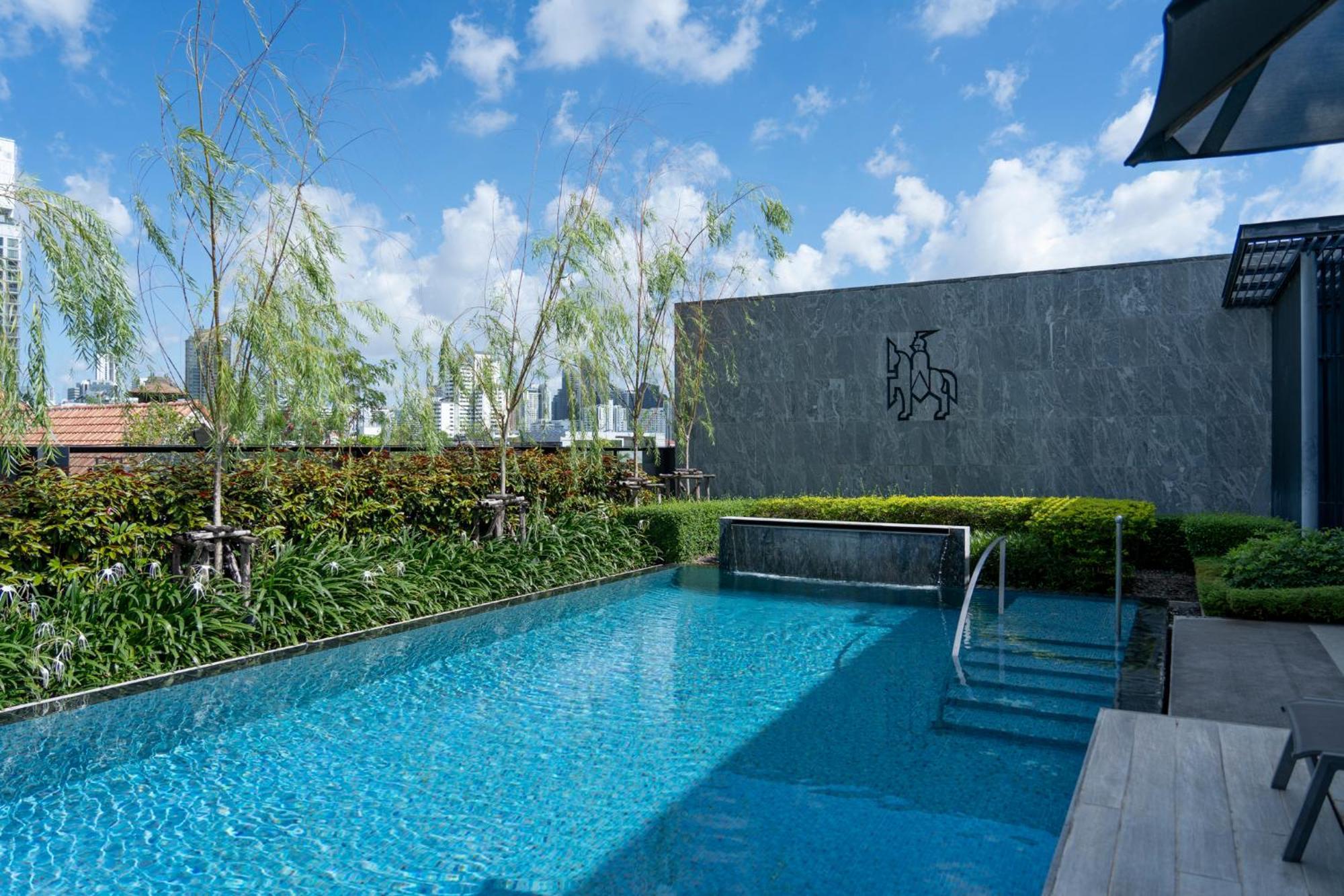 Walton Suites Sukhumvit Bangkok Exteriör bild