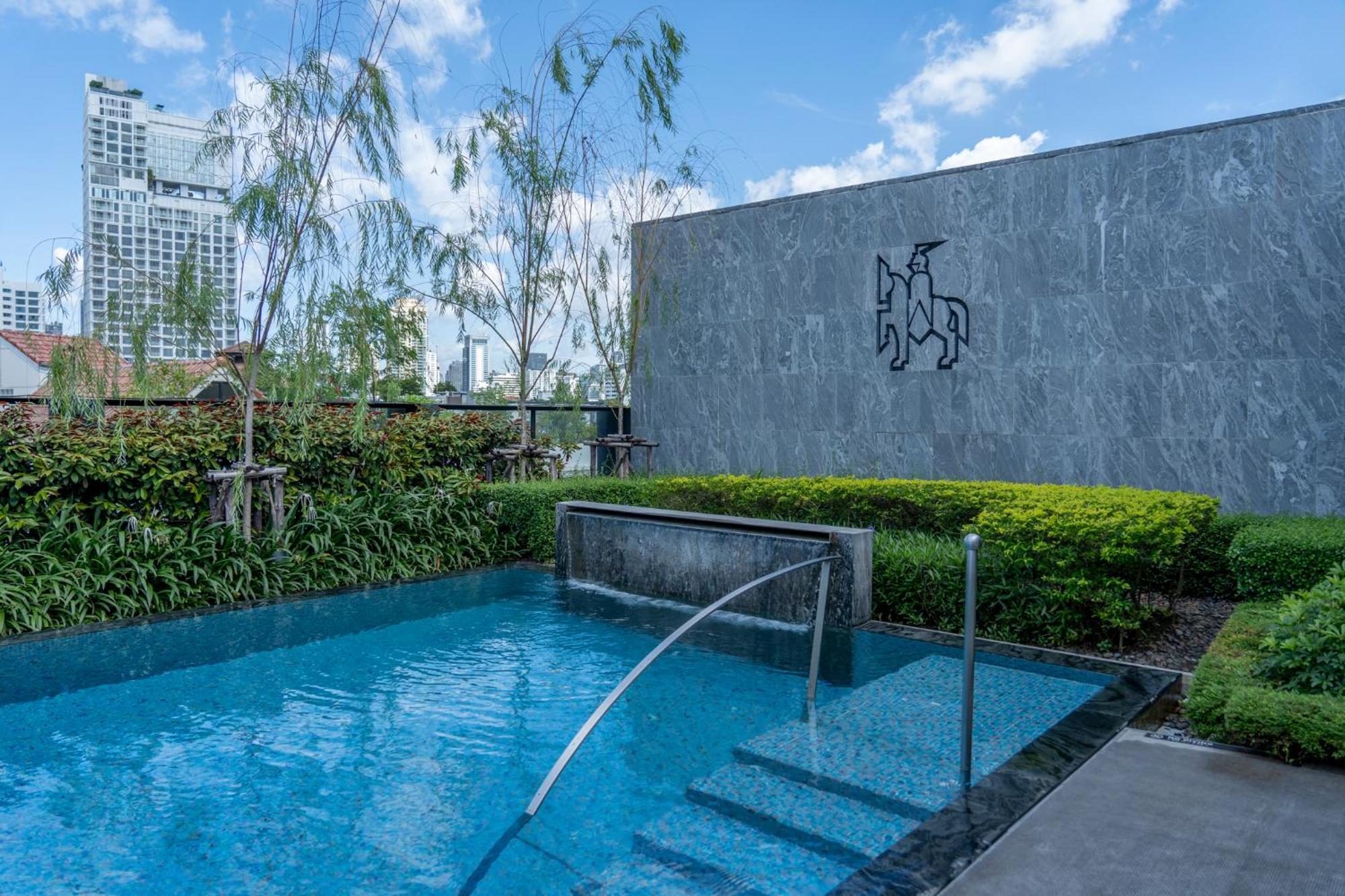 Walton Suites Sukhumvit Bangkok Exteriör bild