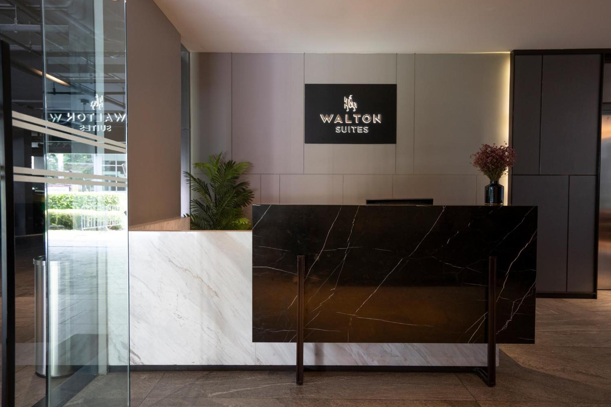 Walton Suites Sukhumvit Bangkok Exteriör bild