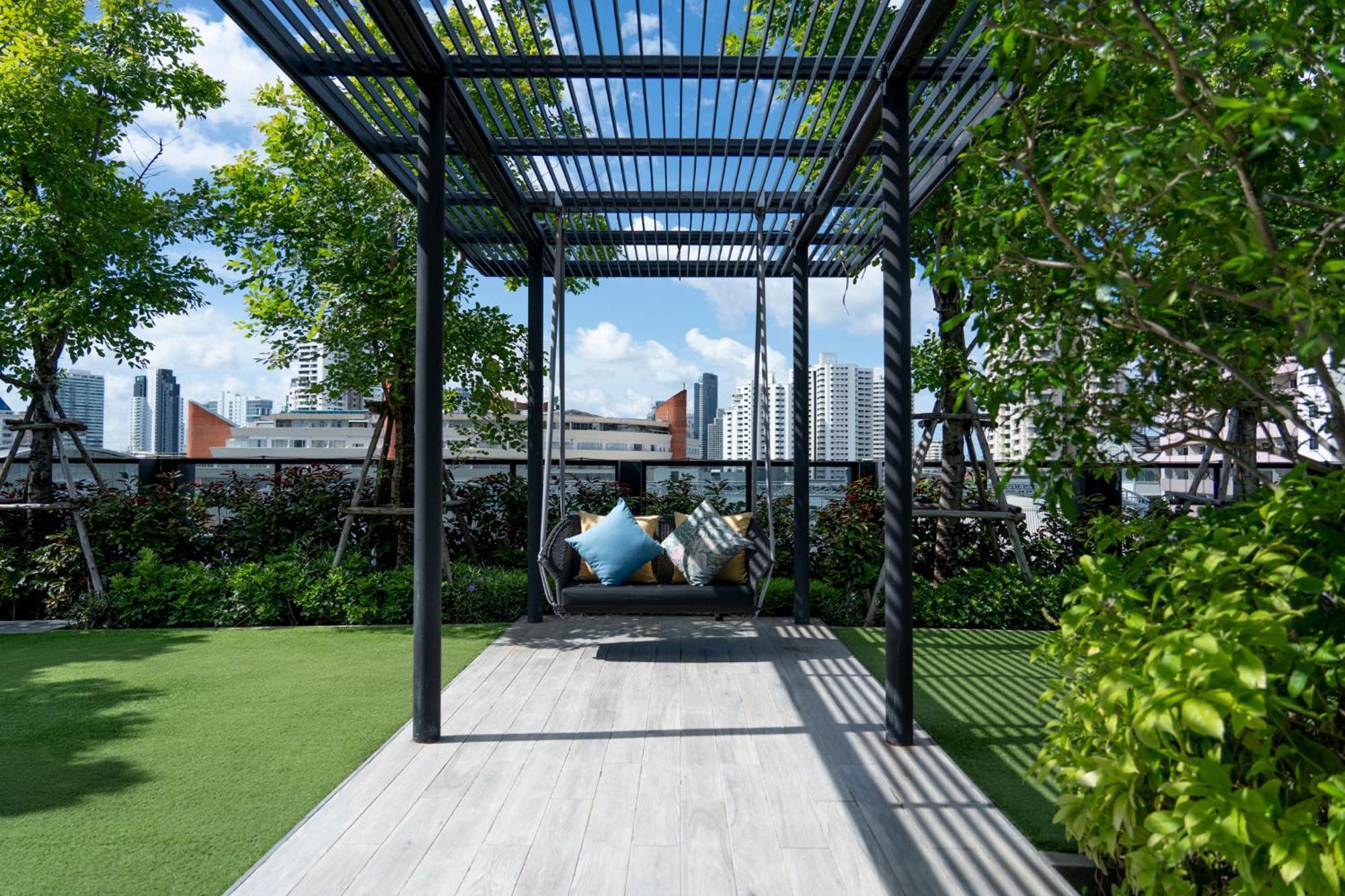 Walton Suites Sukhumvit Bangkok Exteriör bild