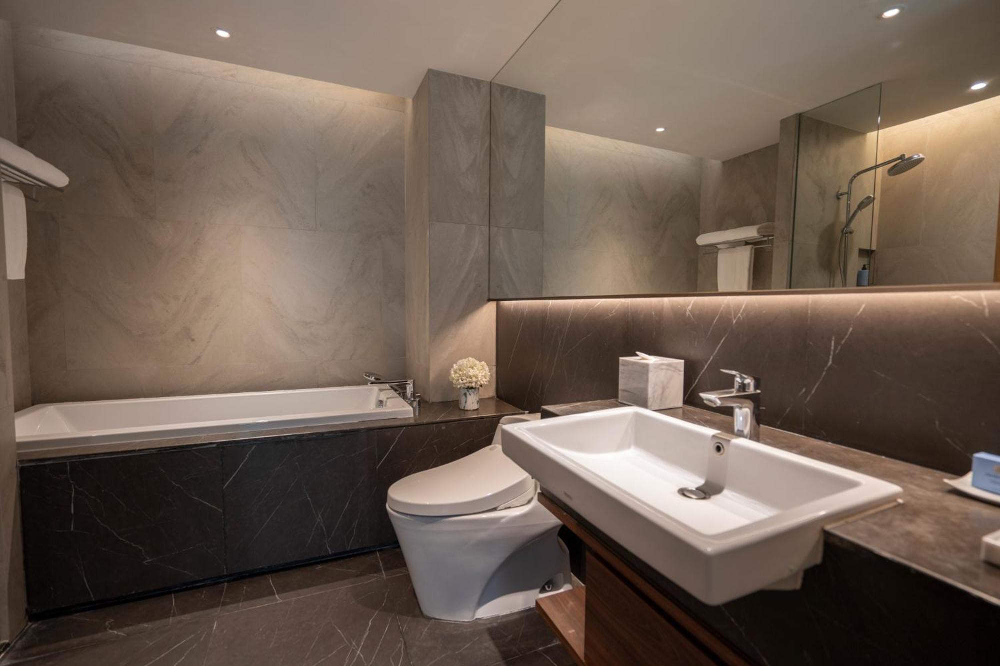 Walton Suites Sukhumvit Bangkok Rum bild