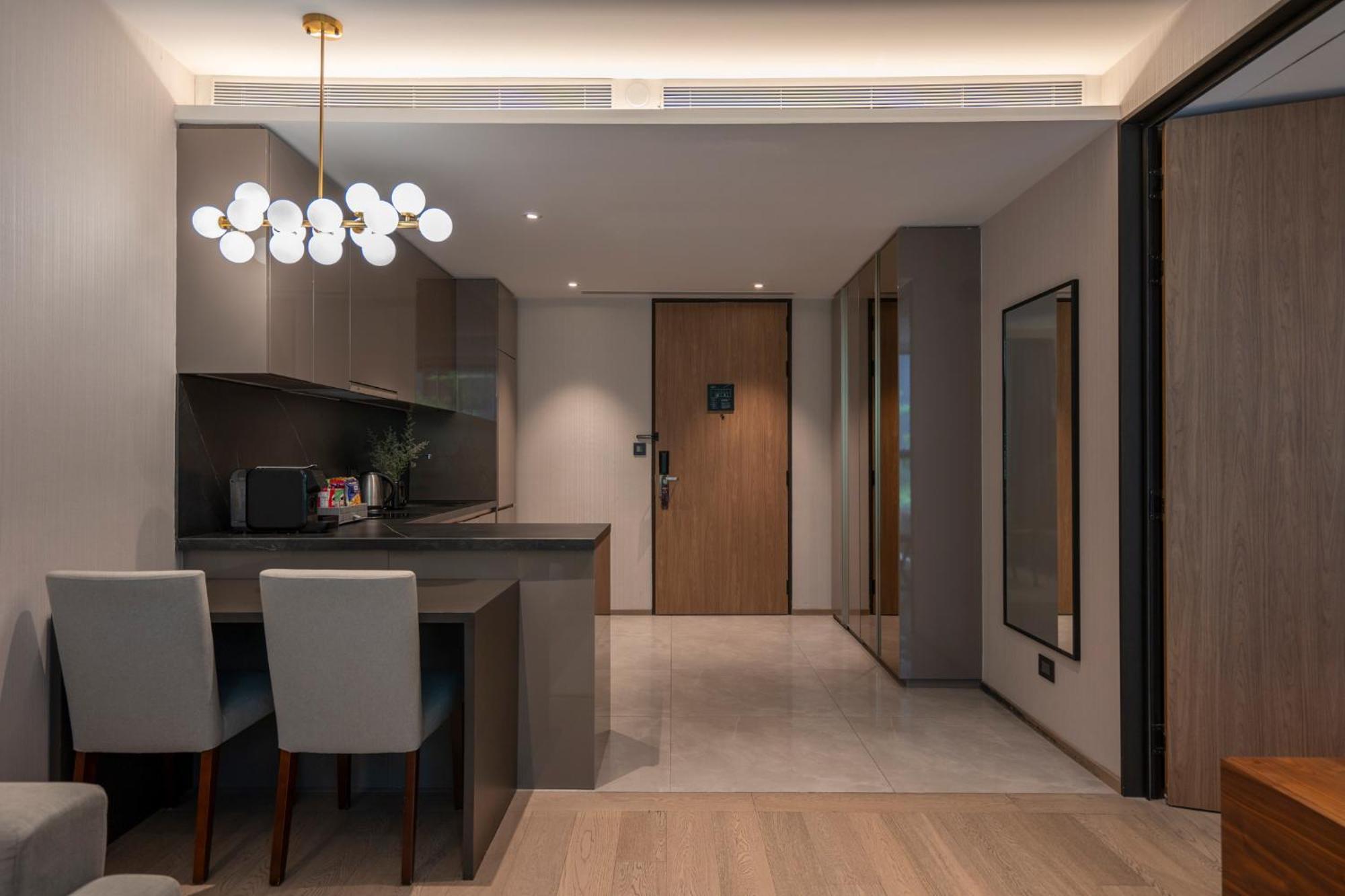 Walton Suites Sukhumvit Bangkok Rum bild