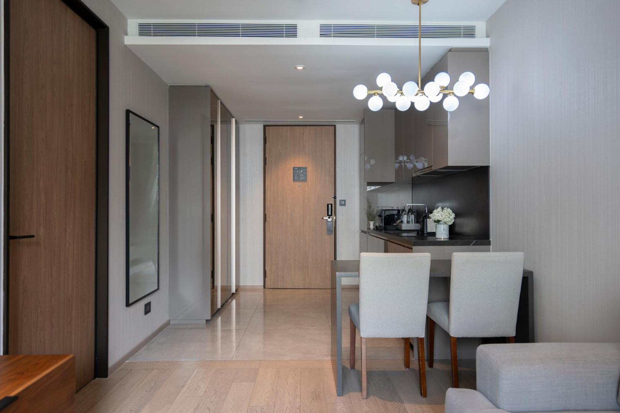 Walton Suites Sukhumvit Bangkok Exteriör bild