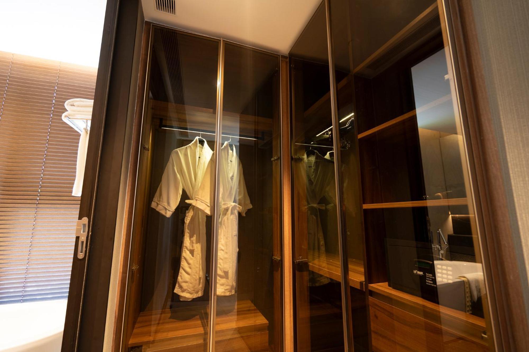 Walton Suites Sukhumvit Bangkok Exteriör bild