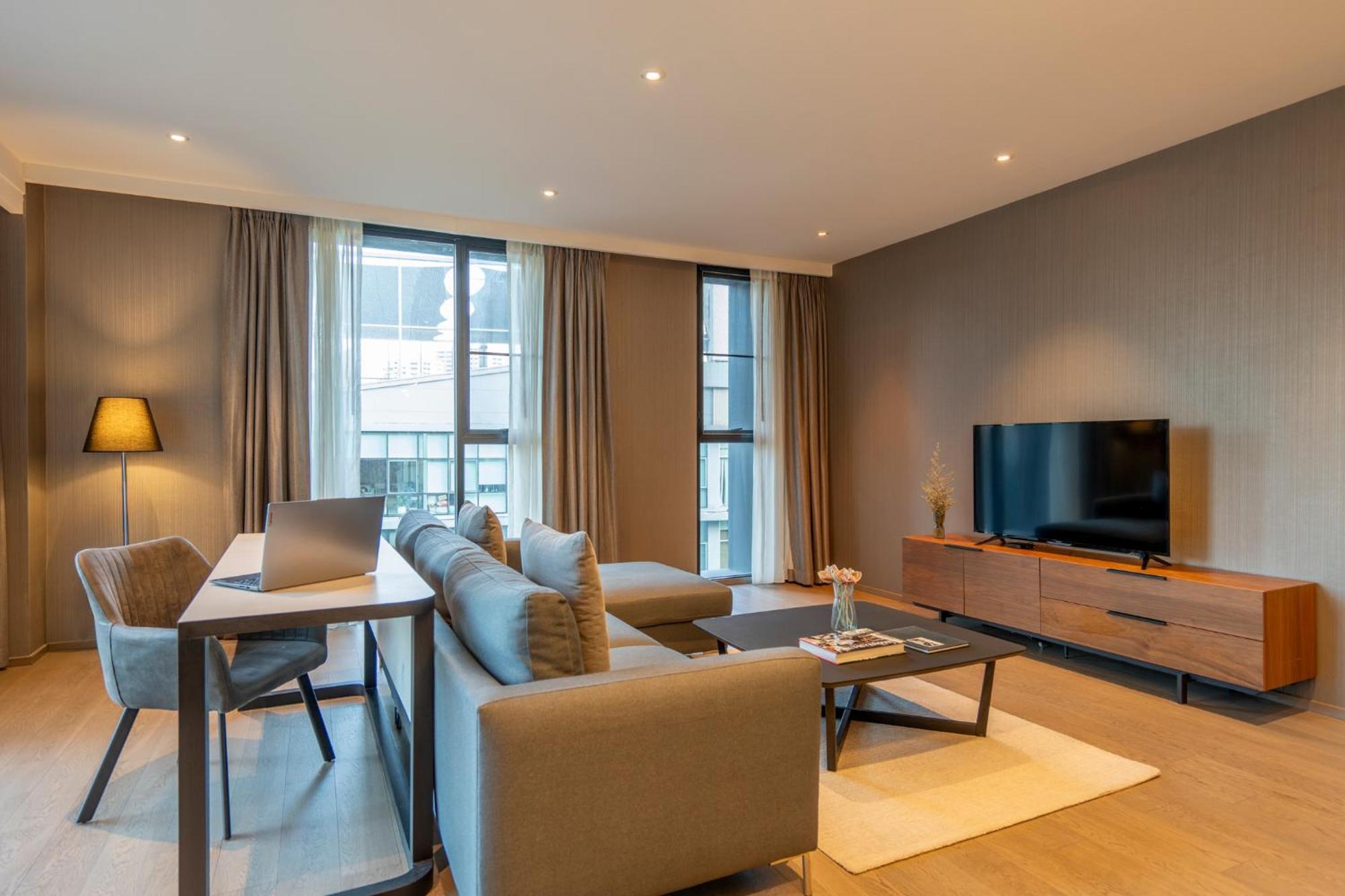 Walton Suites Sukhumvit Bangkok Exteriör bild