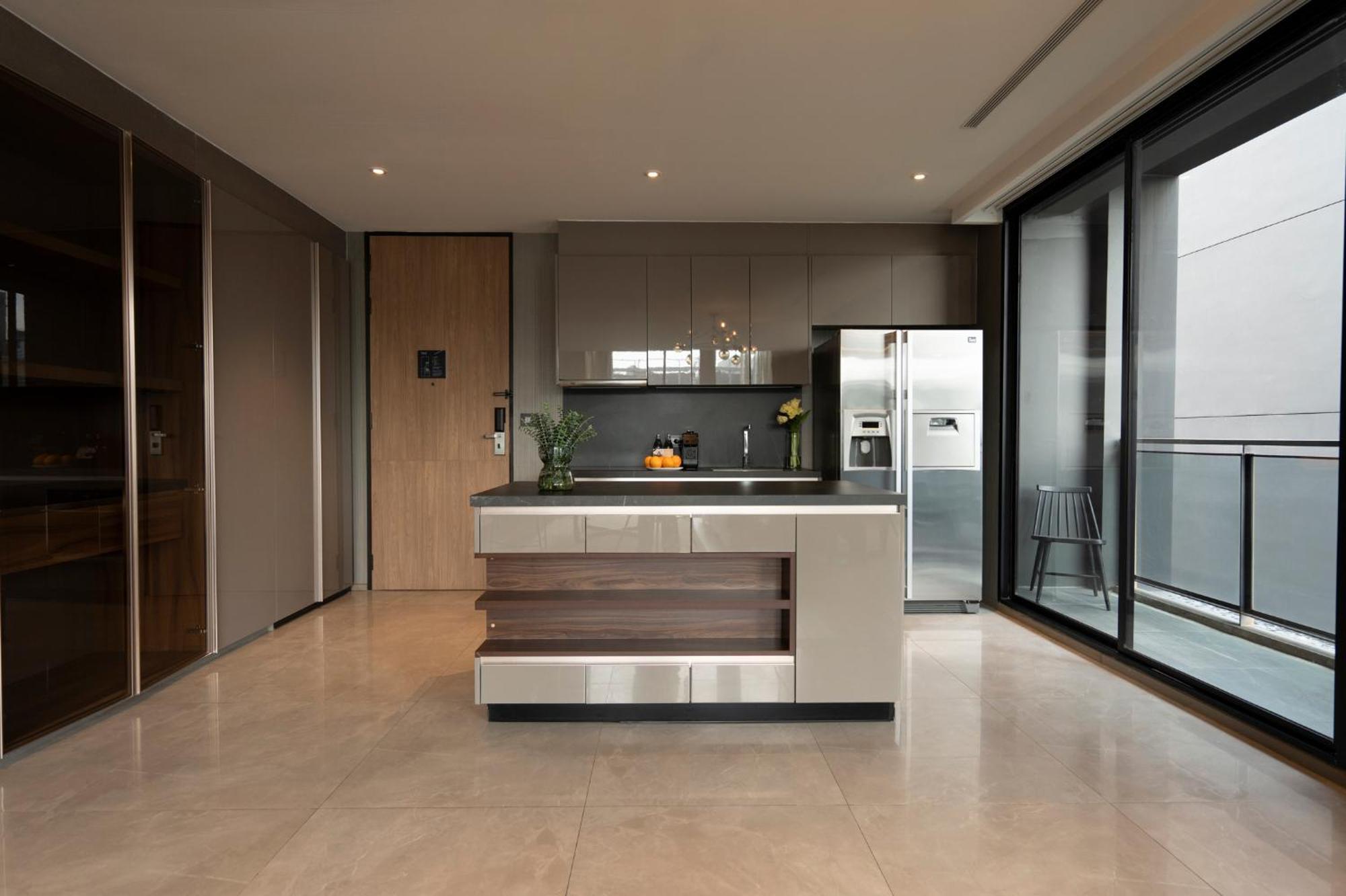 Walton Suites Sukhumvit Bangkok Exteriör bild