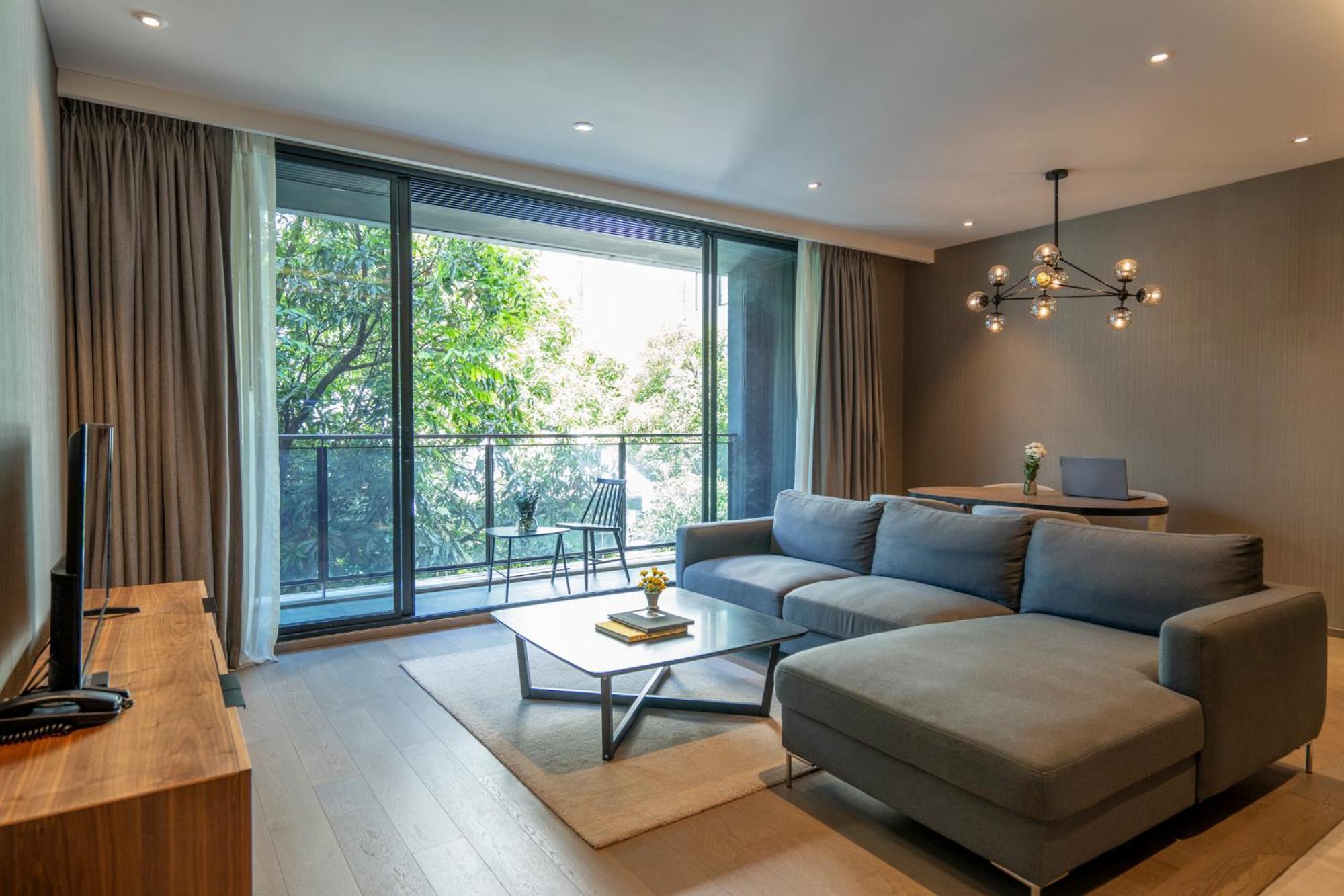 Walton Suites Sukhumvit Bangkok Exteriör bild