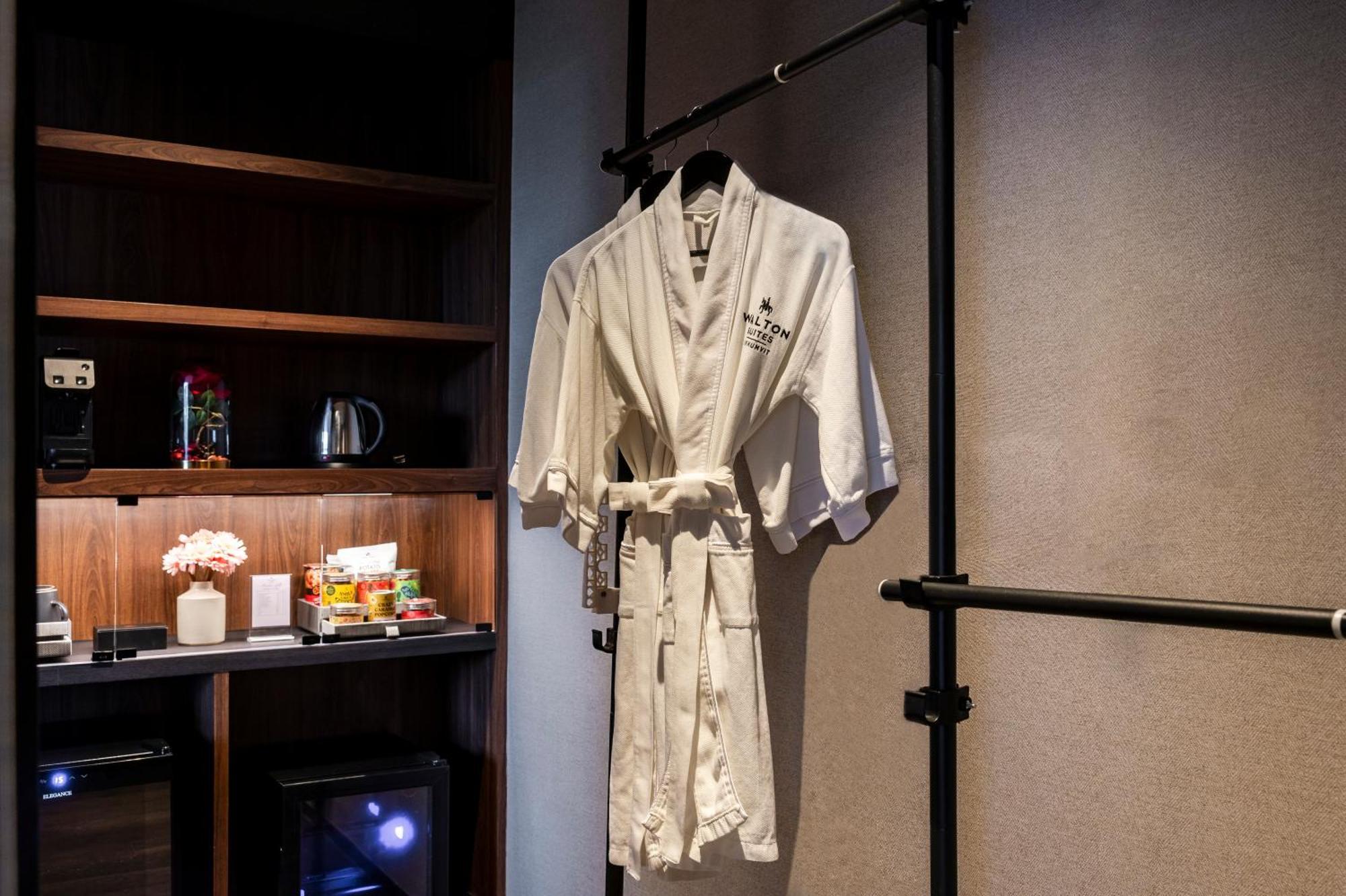Walton Suites Sukhumvit Bangkok Exteriör bild