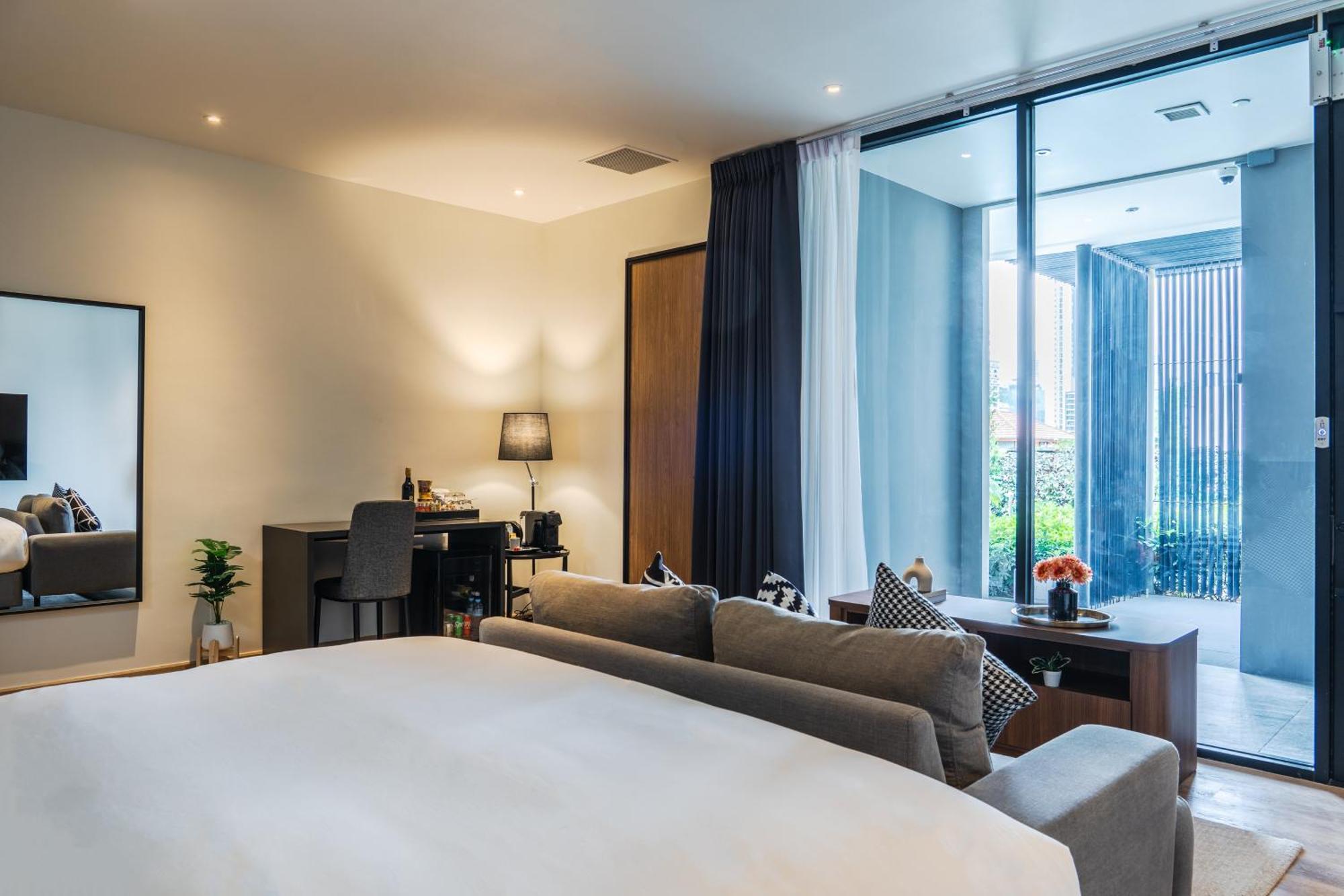 Walton Suites Sukhumvit Bangkok Exteriör bild