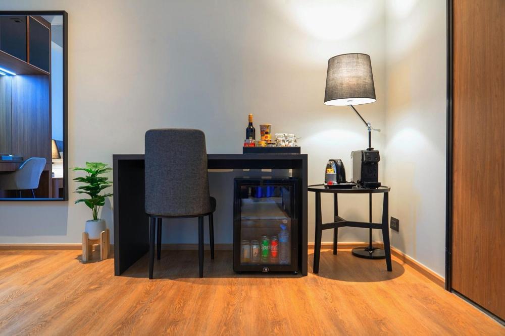 Walton Suites Sukhumvit Bangkok Exteriör bild